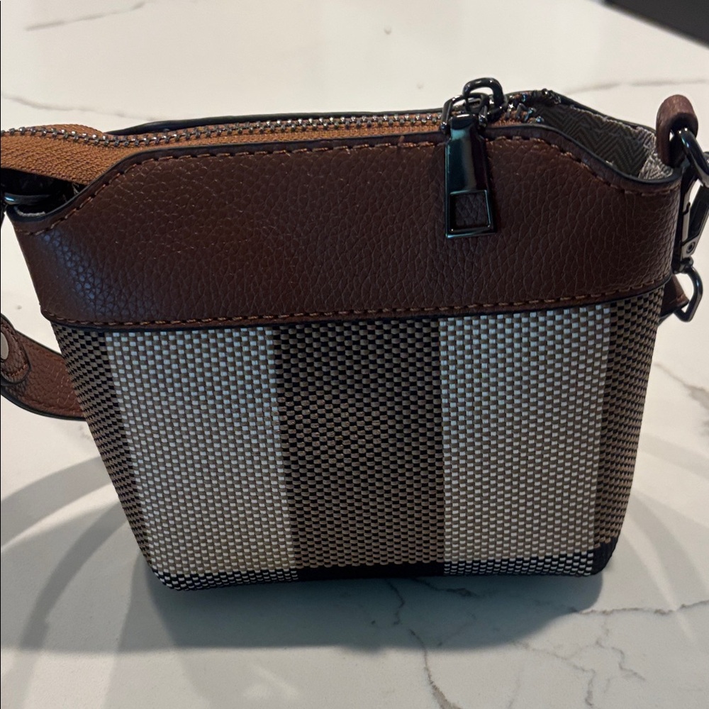 Bucket Bag Stylish Checkered Crossbody Bag with Brown Accents - Picture 7 of 16